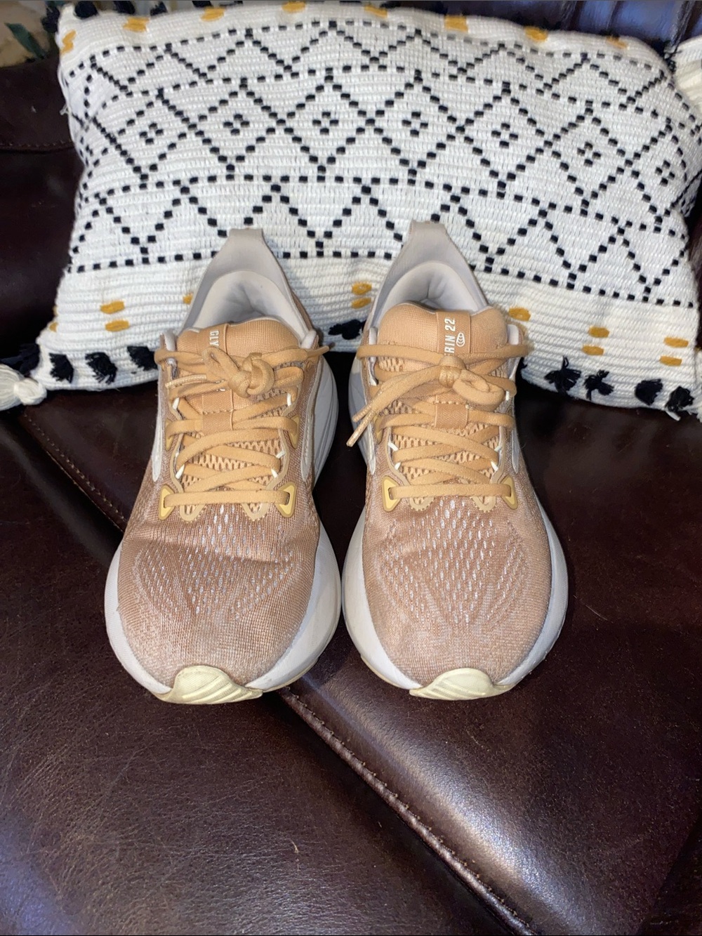 Brooks Women's Tan/Beige Glycerin 22 Running Shoes